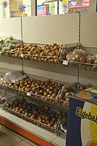 Торговые стеллажи с сетчатыми корзинами овощные в Уфе